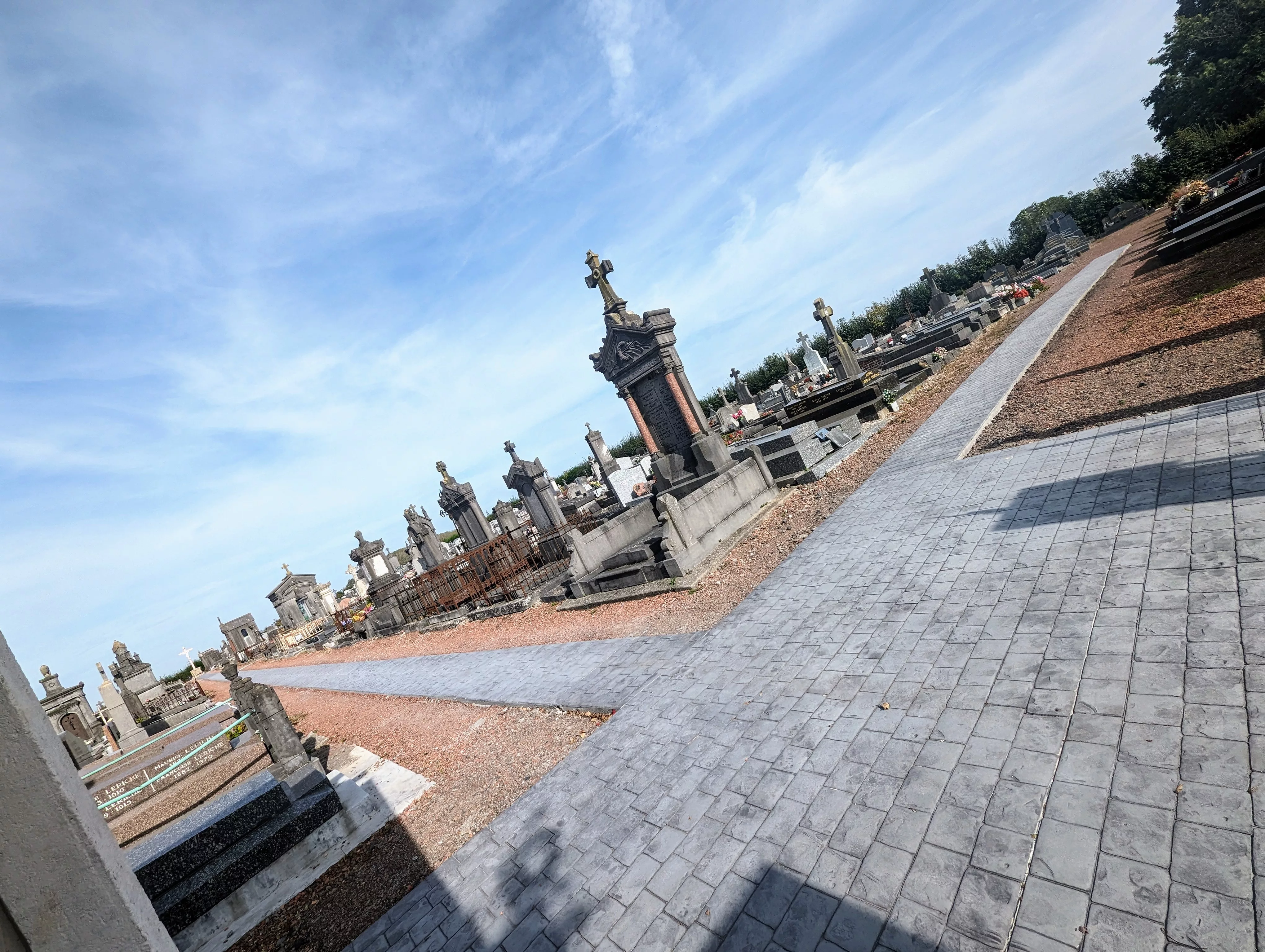 Allées de cimetière