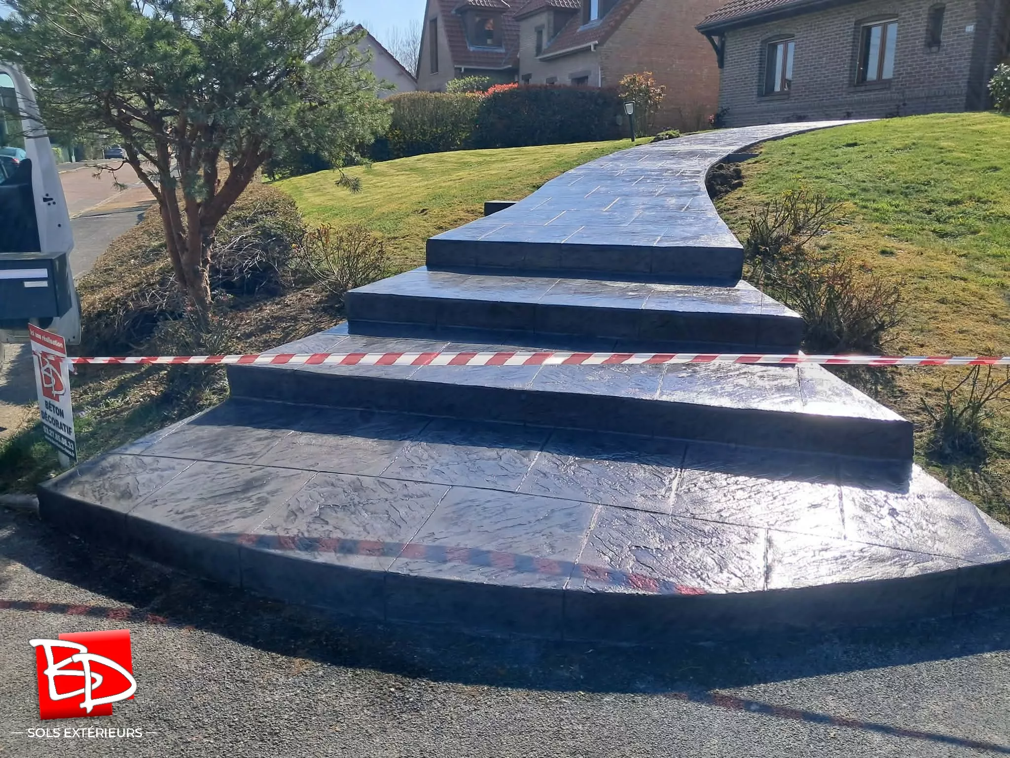 Trottoir avec marches