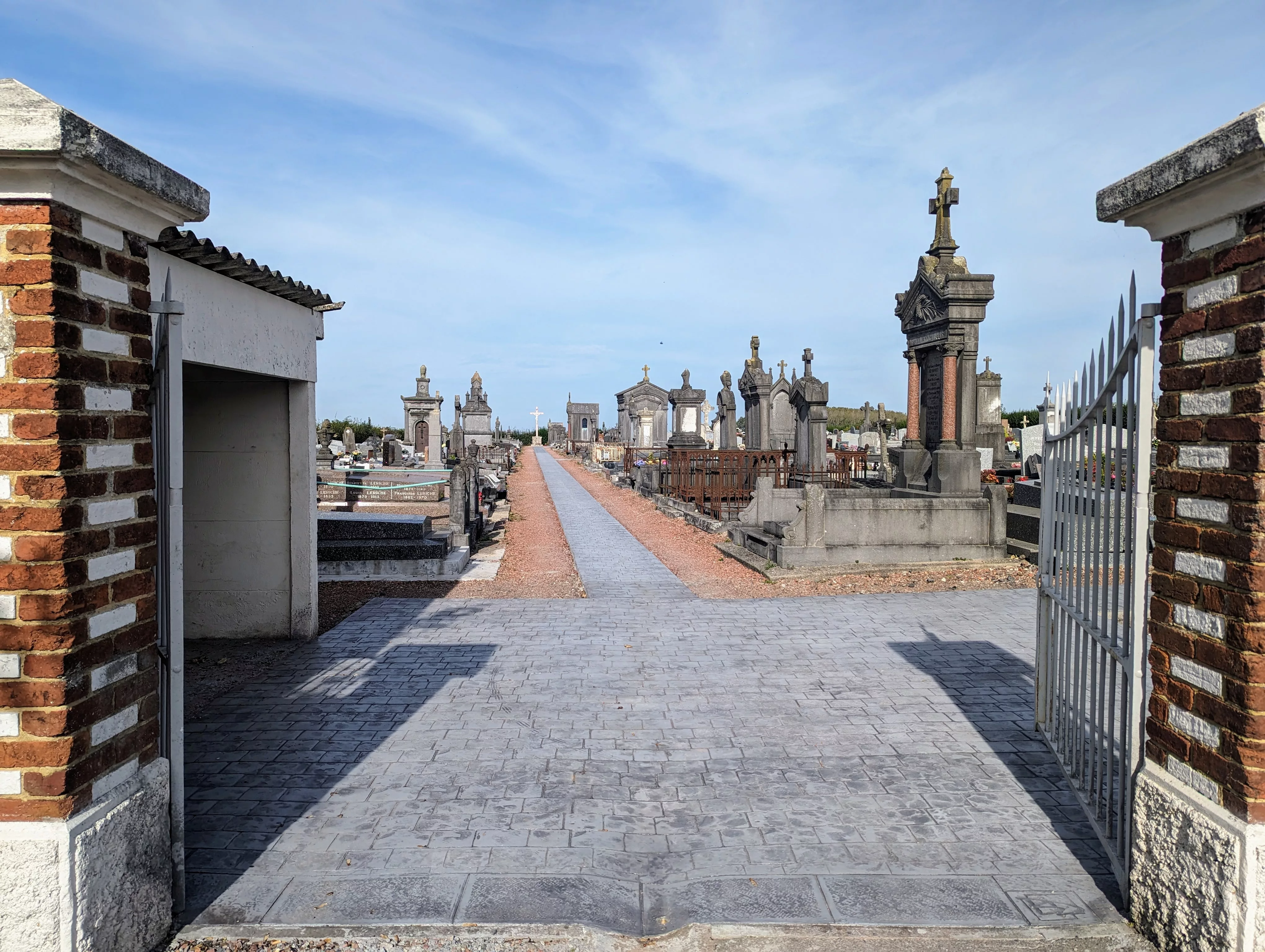 Allées de cimetière
